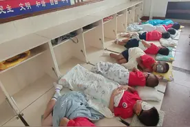 柜子变床！西关培正小学改造课室，学生午休可以“躺床睡”图片