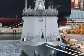 韩国海军第六艘新型护卫舰浦项舰下水图片