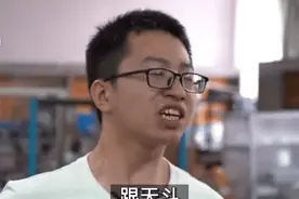 “俺也没想到，这木棍做的无人机还真能上天...”图片