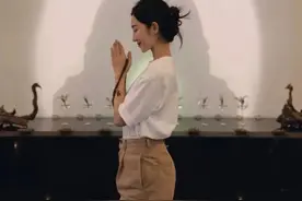 去庙里当“佛媛”的网红们图片