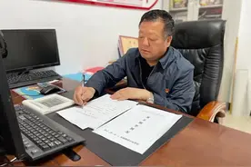 情系山村 乐于奉献——优秀教育工作者熊朝信图片