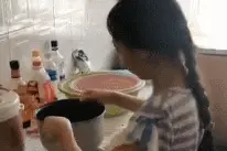 武汉10岁女孩边上学边独自照顾卧床奶奶，全城接力守护祖孙俩图片