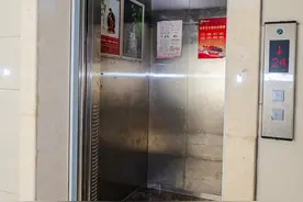 22层坠至13层！长沙市民经历“电梯惊魂”，腿都吓软了，此前电梯多次掉层图片