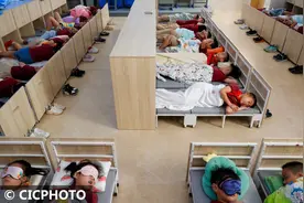 “双减”政策落地 小学生享午睡图片