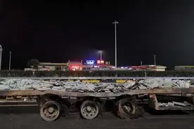 因为货车炸胎引发的这场大火，把杭金衢高速公路都烧坏了图片