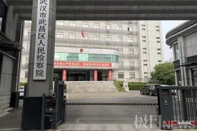 嫌女友开错路拉拽方向盘，致使车辆失控撞死路人，一男子获刑图片