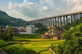 广清永高铁力争2022年动工、一批高速路将扩建！清远交通建设再传好消息 | 十大行动方案图片