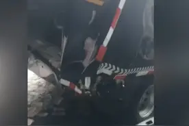 江苏运钞车与货车相撞致多人死伤，钞票散落一地，警方：未收到钞票数额有误反映图片