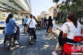 呼和浩特市为13余万辆电动自行车免费上牌照图片