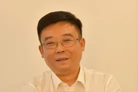 对话教育局长丨成都市青羊区教育局局长彭远明：“减负”是一次回归教育初衷和本质的行动图片