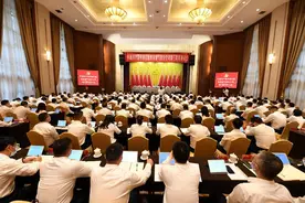 中国石油西南油气田党委书记张道伟：打造“双标杆企业”，力争“十四五”末天然气年产量达500亿立方米图片