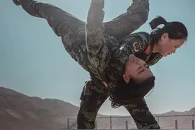 实力圈粉！女子特战队员高燃壁纸来了图片