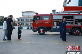 山西和顺：7岁男孩在消防队过生日 曾遭遇火灾图片