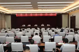 延长魏墙煤业擅自违法倾倒填埋煤矸石破坏周边植被图片