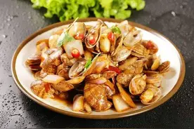 且吃蛤蜊且尽杯图片
