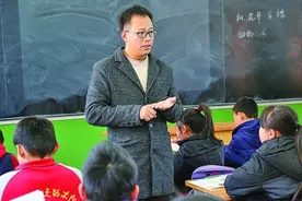 陶建刚：山乡烛光图片