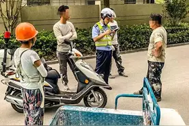 三轮电动车非法载人，交警喊你来举报图片