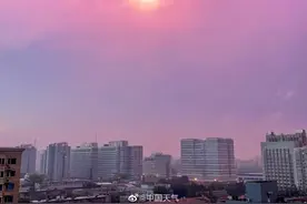 没有滤镜！北京闪电瞬间天空呈现粉红色图片