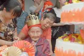“四川最长寿”老人过生日啦！121岁图片