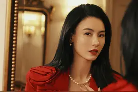 张柏芝一袭红装明艳照人 秀美腿性感迷人图片