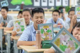 教师节将至，这所学校老师收到一份别出心裁的礼物图片
