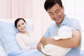 抱娃抱得手臂痛？办法来了图片