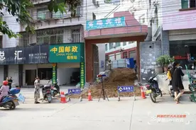 艺高人胆大！居民楼突发火灾，小伙四入火海救出六条命图片