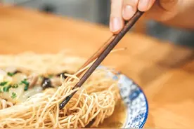 哈嗲！老上海人的“美食密码”：两面黄、油墩子、柴爿馄饨…你吃过几个？图片