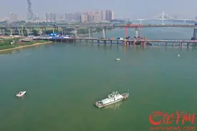 船舶撞桥、人员落水怎么办？直击西江特大桥水上应急救援演练图片