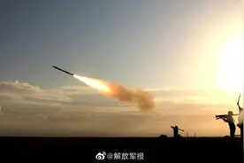 火力全开！直击防空分队跨昼夜实弹射击图片