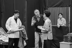 濮存昕、唐烨联手新排的北京人艺《雷雨》，有四大变化｜揭秘图片