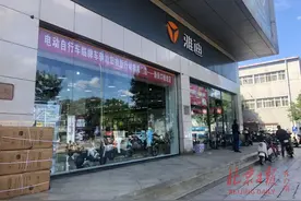 直击超标电动车退市倒计时：新车不够卖，车管站排大队图片