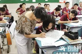 聚焦“双减”丨记者带你一起直击晚自习现场图片