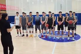 北控男篮完成体测 俱乐部为主帅马布里签下冠军助教图片