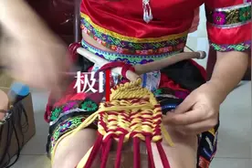 90后土家妹子编制花式草鞋，带领乡亲年销破100万元图片