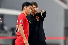 国足小将朱辰杰：训练强度很高，累到说不出话图片
