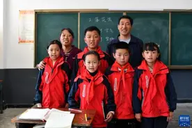 “愿做山里娃走出大山的桥梁”——太行山麻雀小学的教师“夫妻档”图片