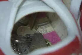 女子上门帮弟弟家打扫卫生，活干完了才发现进了别人家图片