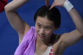 奥运冠军陈芋汐/张家齐获全运会女子双人10米台冠军图片