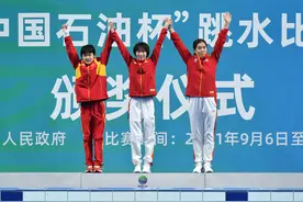 跳水——女子双人10米跳台：张家齐/陈芋汐夺冠图片