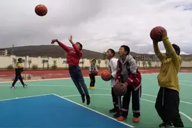“最美教师”段亮：我在高原教体育图片