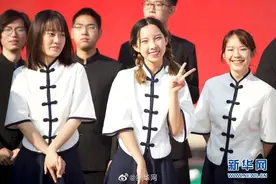 “博雅塔下宜聆教 未名湖畔好读书”直击北京大学2021年新生典礼图片