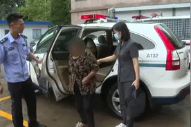 从邻居背后拍了下肩膀打招呼 济南一女子被告上法庭索赔6000元视频封面