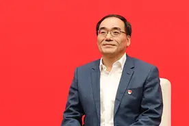 中国科学院院士蔡荣根：回国不需要理由，不回国才需要理由图片