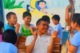 河南80后“校长爷爷”谈乡村教育：乡村教师是孩子第二父母视频封面
