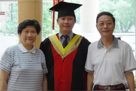 瞧这一家子，三代人里，7个人都过教师节，执教长三角4所大中学图片