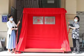 快递外卖小哥们有了组织有了“家”光明街道成立快递物流行业党组织、外卖行业团组织图片