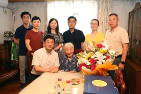 医谱济华章，慰问暖师心——同济大学附属同济医院领导慰问教师代表图片