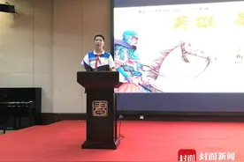 用历史讲座庆祝教师节《百家讲坛》主讲人梅毅在川“话英雄”图片