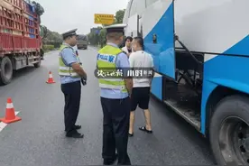 随意运输香烟可能会坐牢！衢州开往龙游的客车装了228条“中华”图片